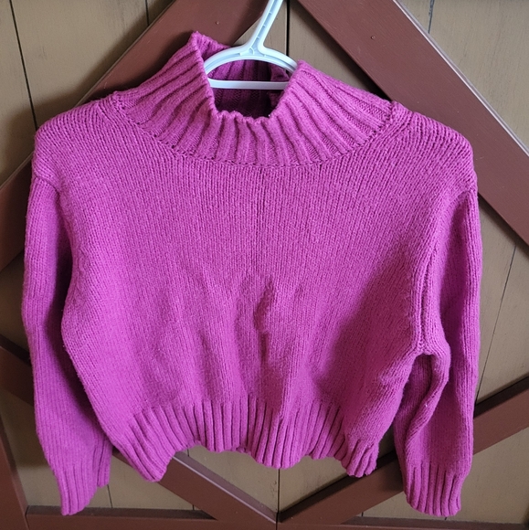 Cropped Sweater - Picture 2 of 4